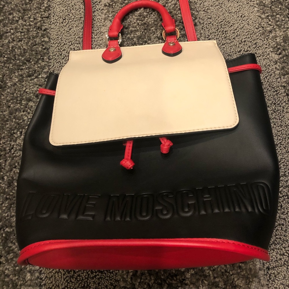 ❤️Moschino Versatile Backpack/Crossbody - Picture 4 of 8